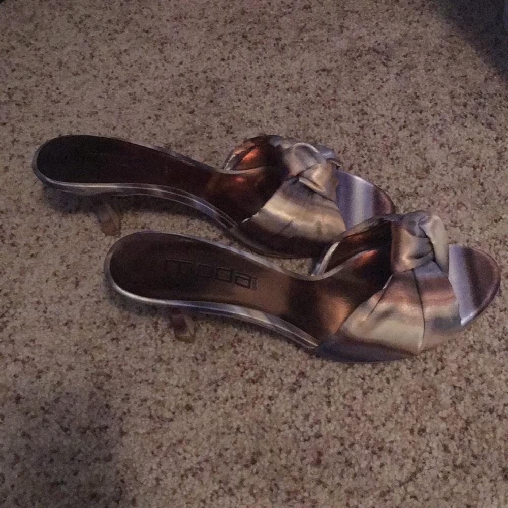 Worn once beautiful heels!